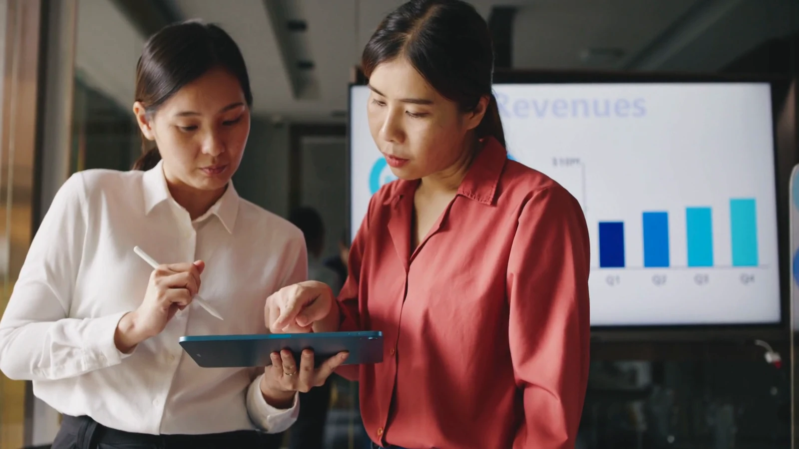 Two colleagues reviewing a sales conversation together